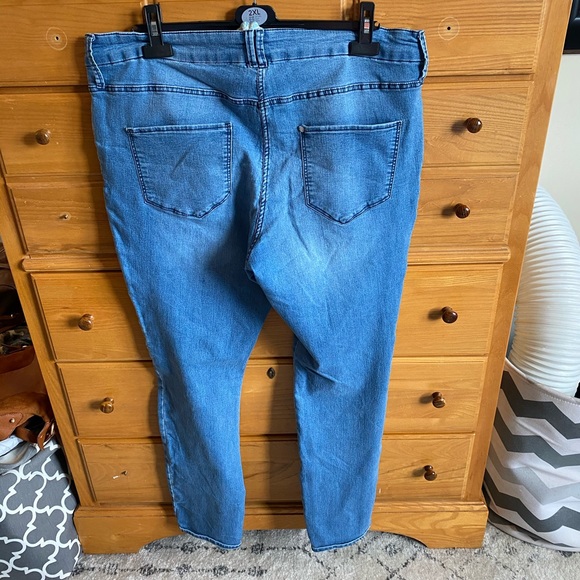 H&M plus size straight leg jeans - Picture 4 of 4
